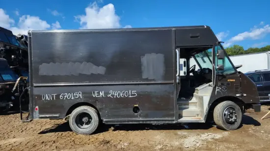 Picture of 2009-freightliner-mt45-chassis-truck-delivery